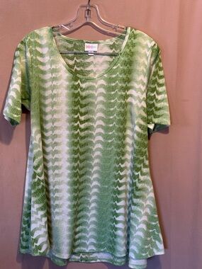 LuLaRoe perfect T Green and White Short Sleeve Scoop Neck